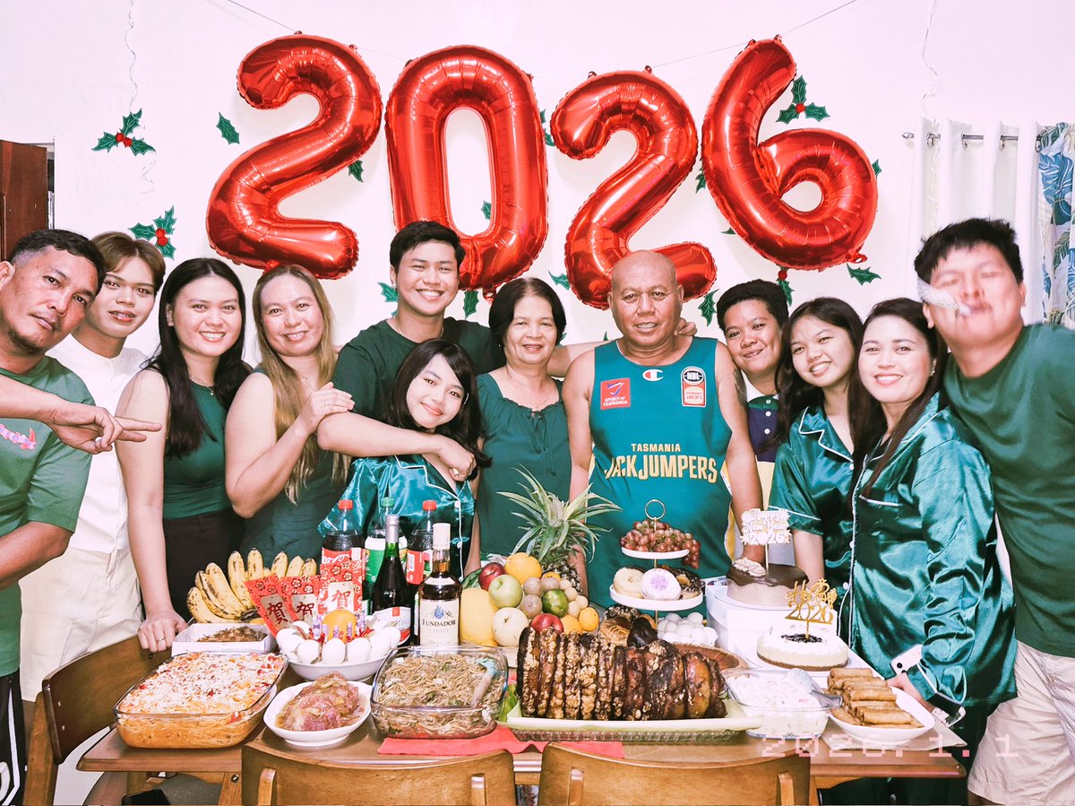 gionessss's tweet photo. Happy New Year!🥂 https://t.co/8uSDNmIrXY