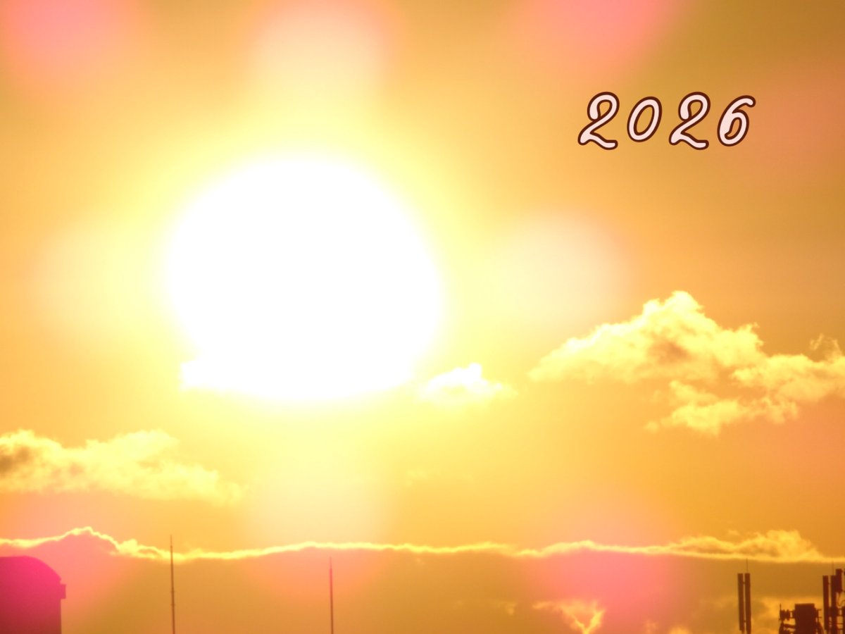 hacohacodotnet's tweet image. ((( Happy New Ears )))
Wishing you all a happy, safe and healthy 2026.

╰⊰✿´迎春╰⊰✿´
2026年が皆さまにとってご多幸で健やかで平和な年になりますように。今年もよろしくお願いいたします。

📷 初日の出 2026年 元旦
First sunrise of the year from the rooftop

#firstsunrise