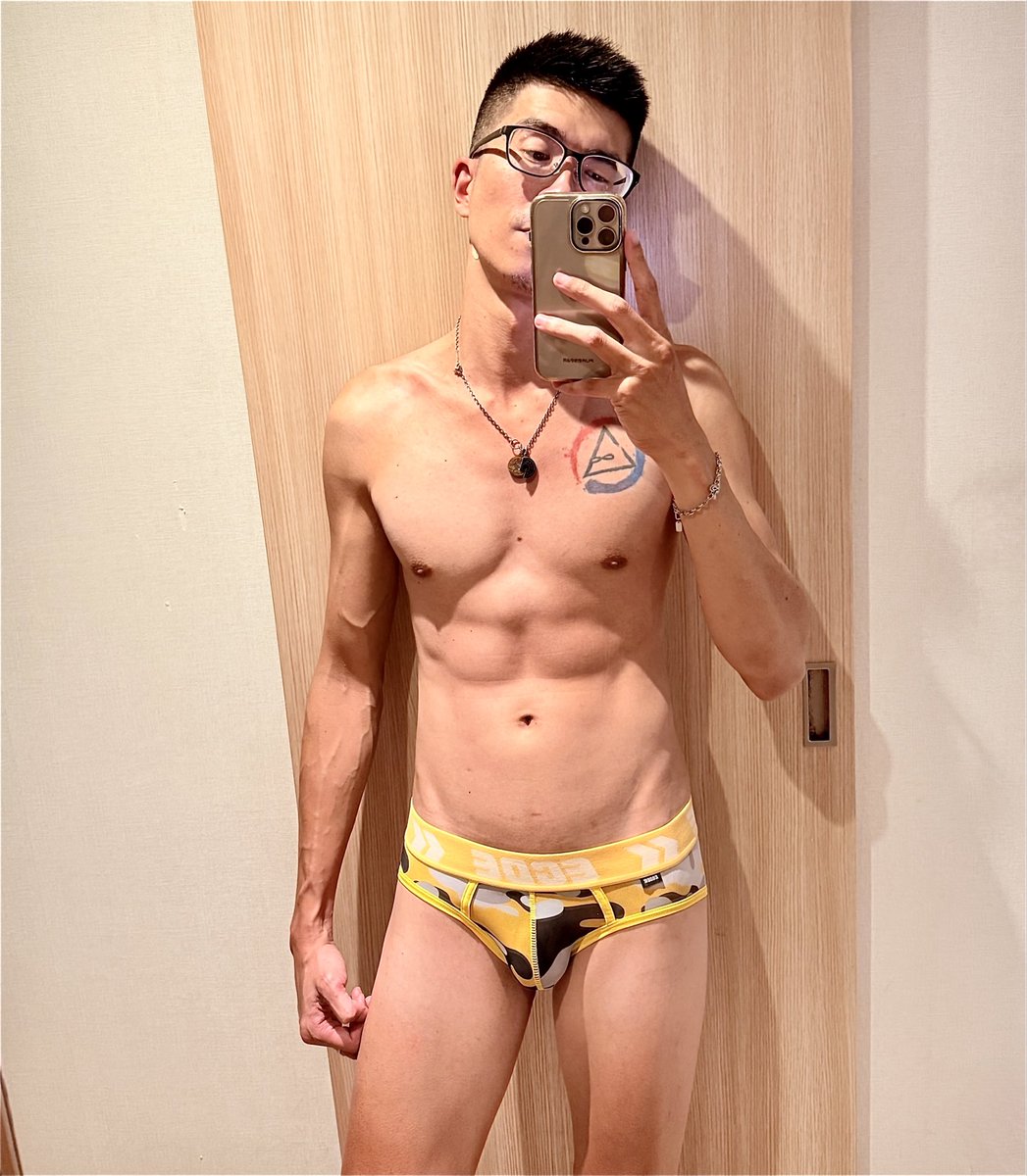 呃⋯。
2026新年快樂。
希望新的一年人還能繼續堪用下去。
剩下的，新的一年還有364天可以慢慢弄。

🫩