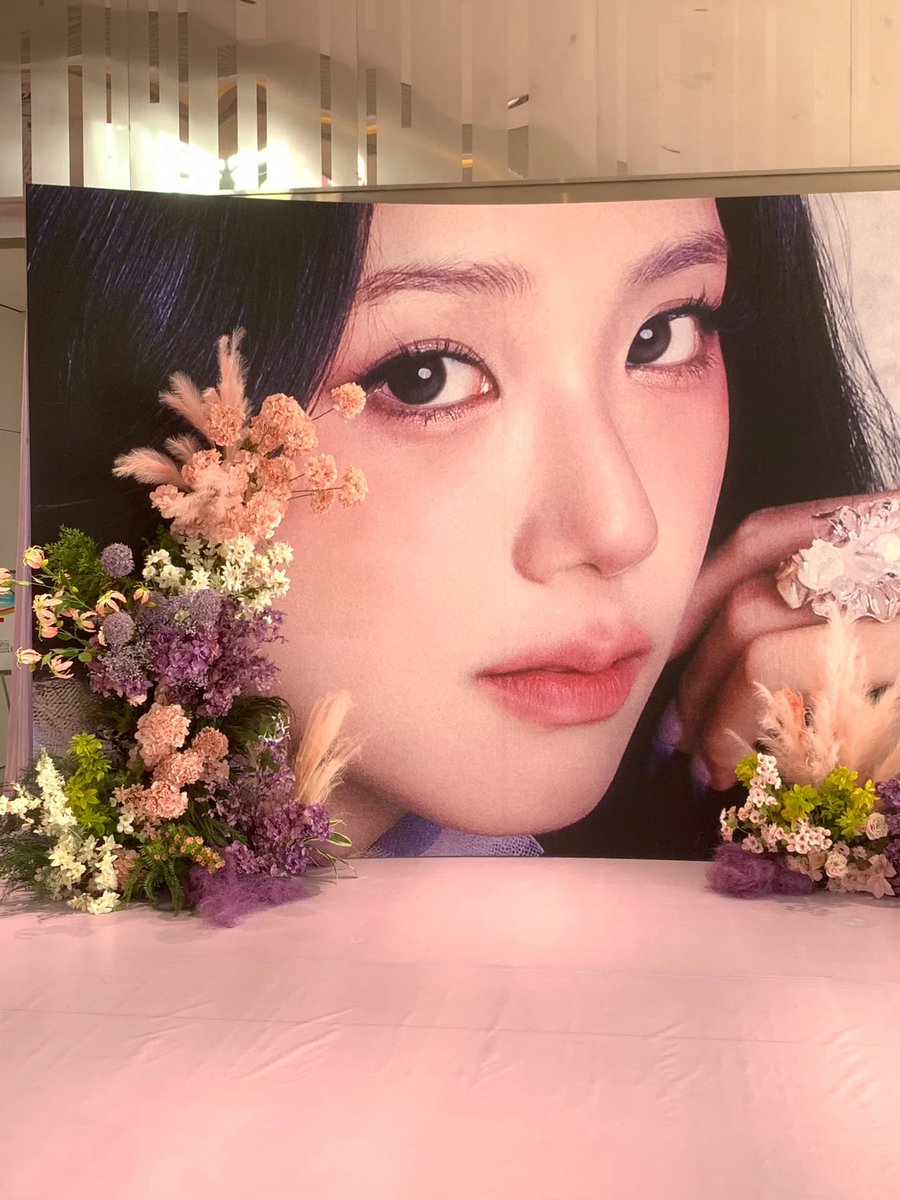 JISOO_CHINA's tweet photo. 【广州生贺痛楼返图】

梦幻搭建区 为智秀庆贺生日 也为粉丝提供专属打卡机位💞

#JISOO #지수 @officialBLISSOO https://t.co/Mgv4hjgzFo