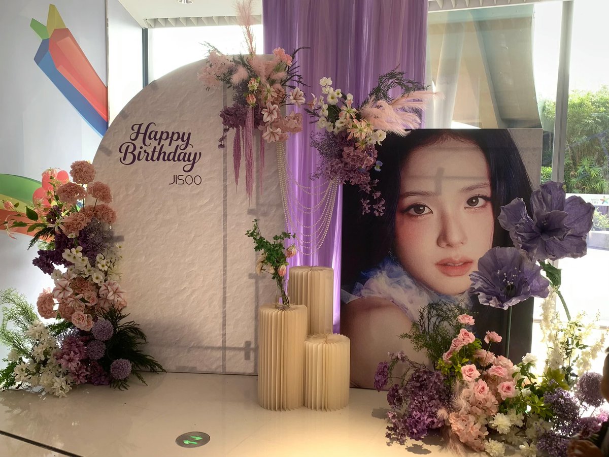 JISOO_CHINA's tweet photo. 【广州生贺痛楼返图】

梦幻搭建区 为智秀庆贺生日 也为粉丝提供专属打卡机位💞

#JISOO #지수 @officialBLISSOO https://t.co/Mgv4hjgzFo