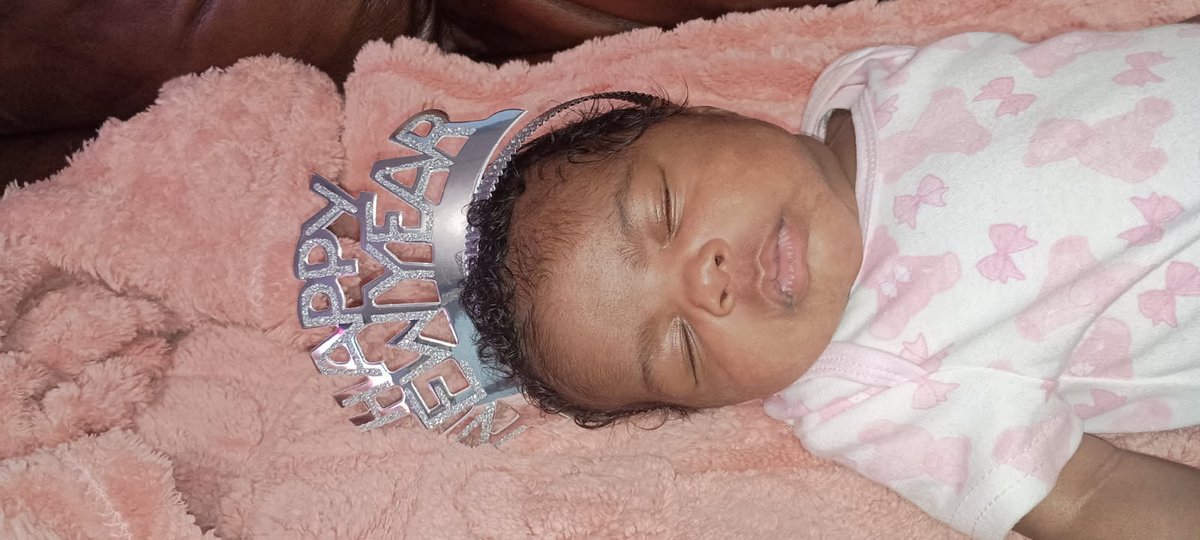 Djtitanup's tweet image. Happy New Year from us and our lil 🌟