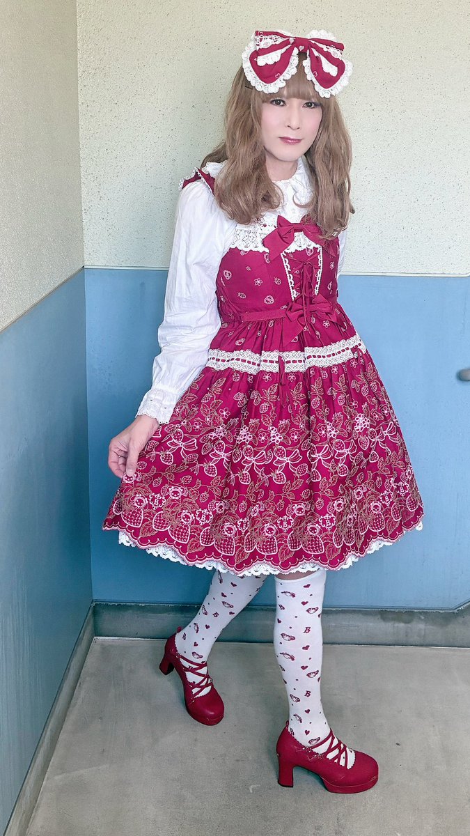 明けおめのお洋服はくみゃちゃんのStrawberry Garden刺繍ジャンパー