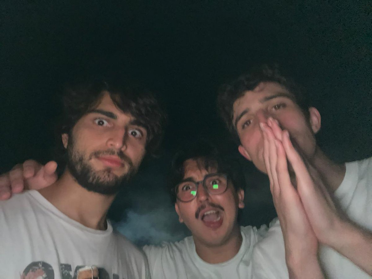 Feliz ano novo rapaziada! 

(Amo meus amigos)