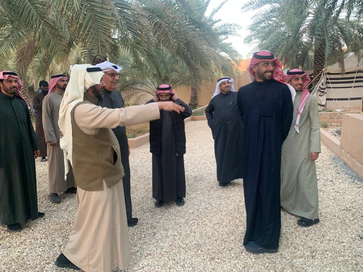 تشرفت #جريبيعة مساء أمس بزيارة كريمة من سمو الأمير عبدالرحمن بن فيصل آل سعود، ومضيفه الوجيه أ. عبد الله حمود الفراج ومرافقيهم لـ #بيت_البيئيين بمركز سمنان بمحافظة #الزلفي
اطلع الجميع على محتويات البيت وأركانه التراثية والبيئية، وذلك بحضور : أ. د صالح  العليوي  والأستاذ محمد البدر