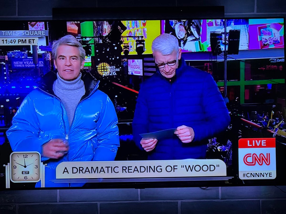 jaimepetersen03's tweet photo. #CNNNYE https://t.co/366ZC2zdyS