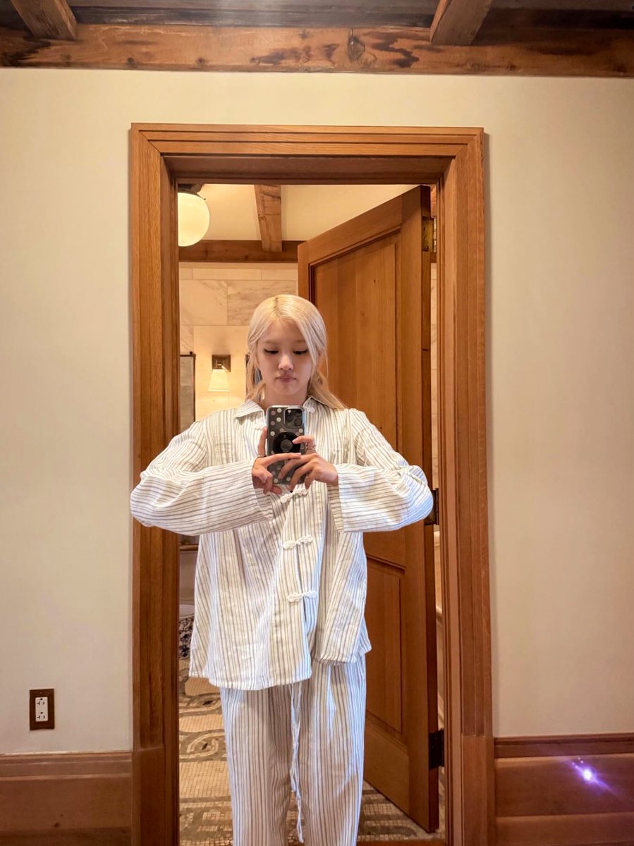 yk2aii's tweet image. 4/4 HAPPY NEW YEAR! 😽