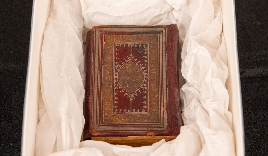 Partisan_12's tweet image. ⚡Zohran Mamdani sworn in as New York mayor using a 19th-century Holy Quran from the New York Public Library.

Follow: @Partisan_12