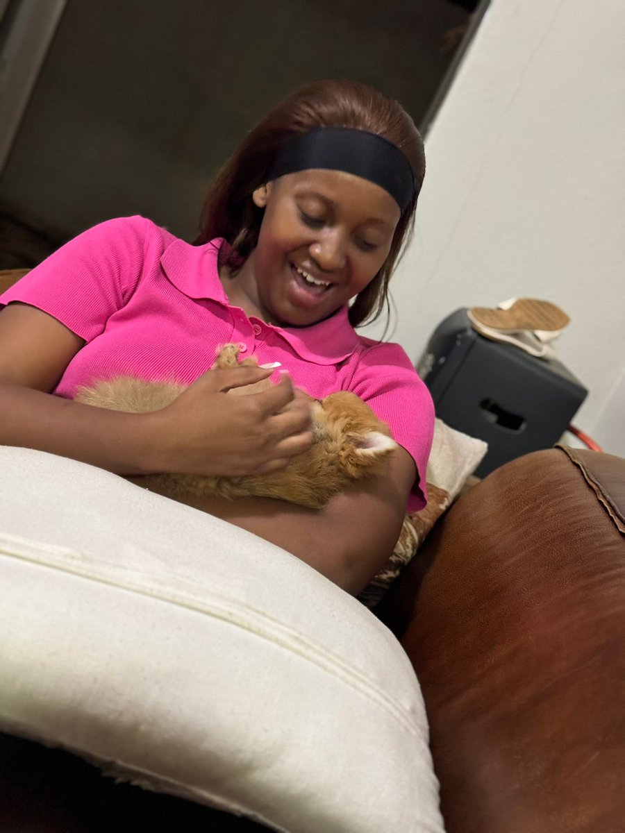 TshotheliR10907's tweet image. CRIMINAL ALERT ⚠️ 

Please help us track/locate this Woman....on the 23rd of December 2025 she came to my place in Pretoria North,We had drinks the next thing is me waking up around 2pm to an almost empty apartment,she stole goods over 114000k,those include My iphone,Work…