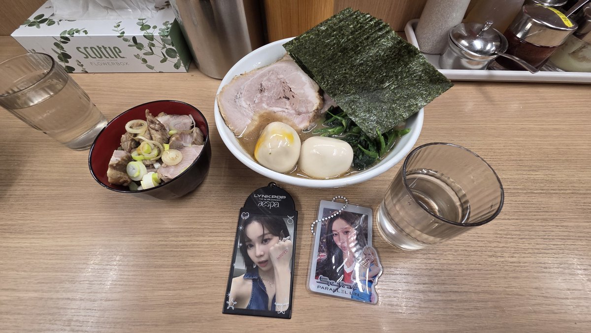 dasoku_otaku's tweet photo. 初詣
ウィンター、ラーメンだよ
#겨울이버블
#これうMY
#MYデブエット部
#Whiplash #aespaWhiplash
#Richman #aespaRichman
#Ramen #aespaRamen
#25WarmYearsWithWinter
#언제나_윈터편_생일축하해 https://t.co/OCUUPEjr2c