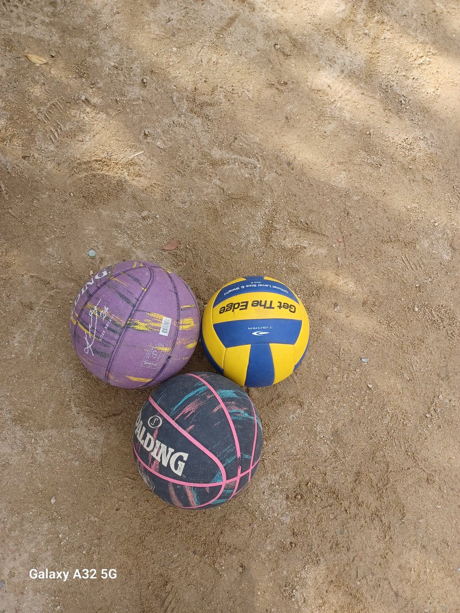 我が家の毎年のルーティン🎍
初日の出を拝み
初詣に行き
お寺の中に神社もあり
ここは神社？お寺？と旦那に聞きながら参拝
公園で初遊び

この4人でスタジアム参戦
❣️
今年はたくさんの方と
はじめましてできると嬉しいです(*´˘`*)♡