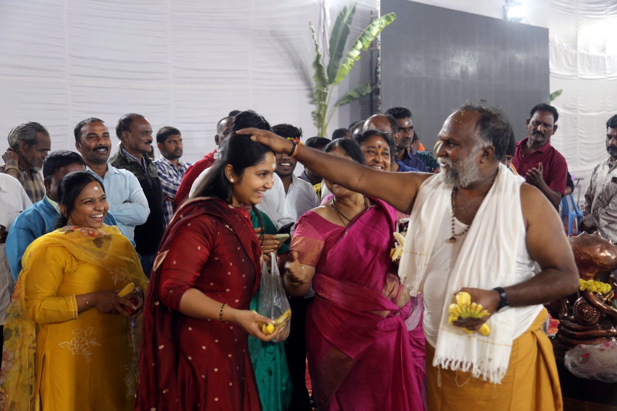 ImJaggaReddy's tweet photo. రాం నగర్ లో నిర్వహించిన అయ్యప్ప స్వామి పడిపూజలో కుటుంబ సమేతంగా పాల్గొన్న జగ్గారెడ్డి..
#Jaggareddy #NirmalaJaggareddy #Jayareddy #RamNagar #Sangareddy https://t.co/kE3fMGg9fA