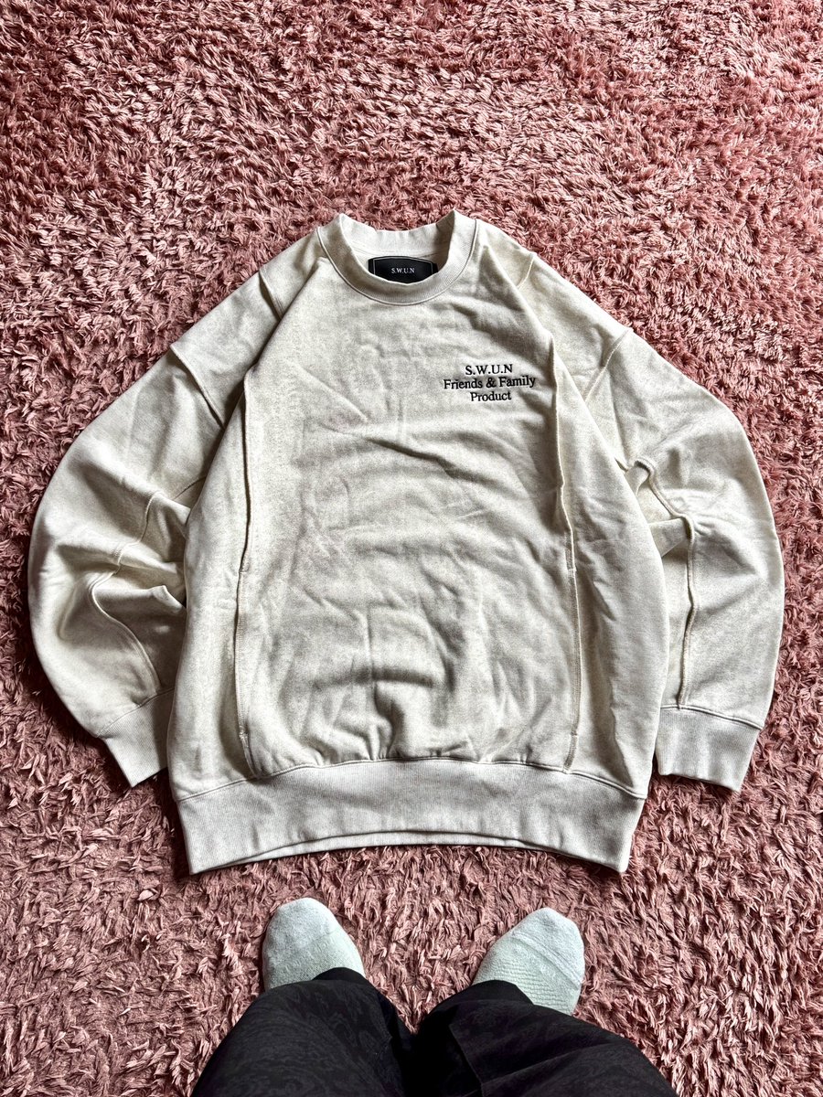 Snkrs_warrior's tweet image. 年末大掃除で出てきたS.W.U.N Friends and Family Product Crewneckのサンプル。

今年も他にないアイテムにご期待ください😂