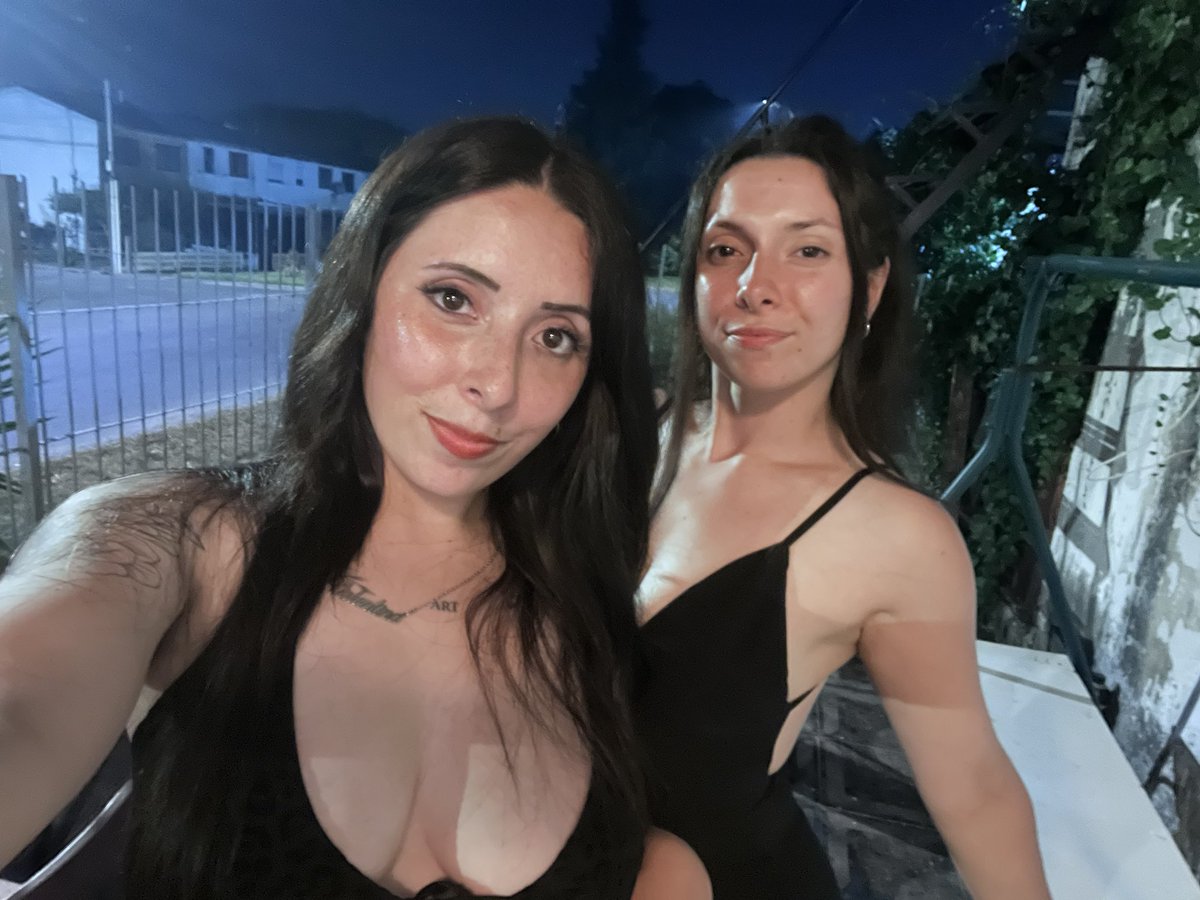 Va1enn_'s tweet photo. ✨Adiós 2025: Año de aprendizajes, altos y bajos. La vida a veces me cachetió, pero siempre seguí con la mejor cara. Mi mayor orgullo y aprendizaje fue haber sido mamá🤍 Brindo por los leales, los verdaderos, y por la mini familia que formé. Bienvenido 2026,solo buenas vibras✨ https://t.co/4hmmvQNoBK
