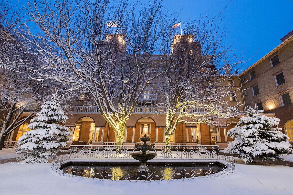 HotelColorado's tweet image. Cheers to new beginnings! As we bid farewell to the old year, let's embrace the magic of fresh starts. Wishing you laughter, love, and endless joy in the coming year. May your resolutions shine as bright as tonight's fireworks! 🌟💖 #HappyNewYear2024 #CheersToUs #NewAdventures