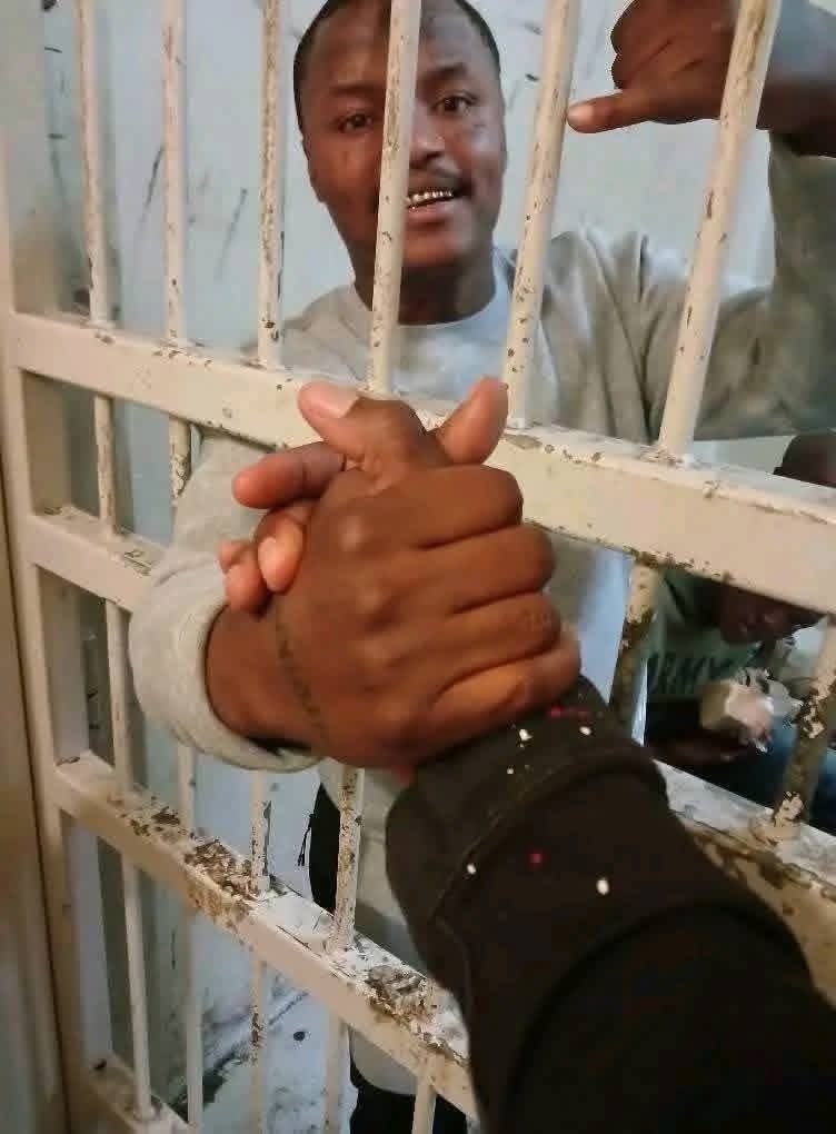 PSAFLIVE's tweet image. Shebeshxt becomes the first artist to win Song of the Year while behind bars.