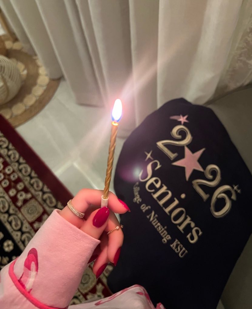 softlole1's tweet image. ترم واحد يفصلني عن التخرج 🥳🎓