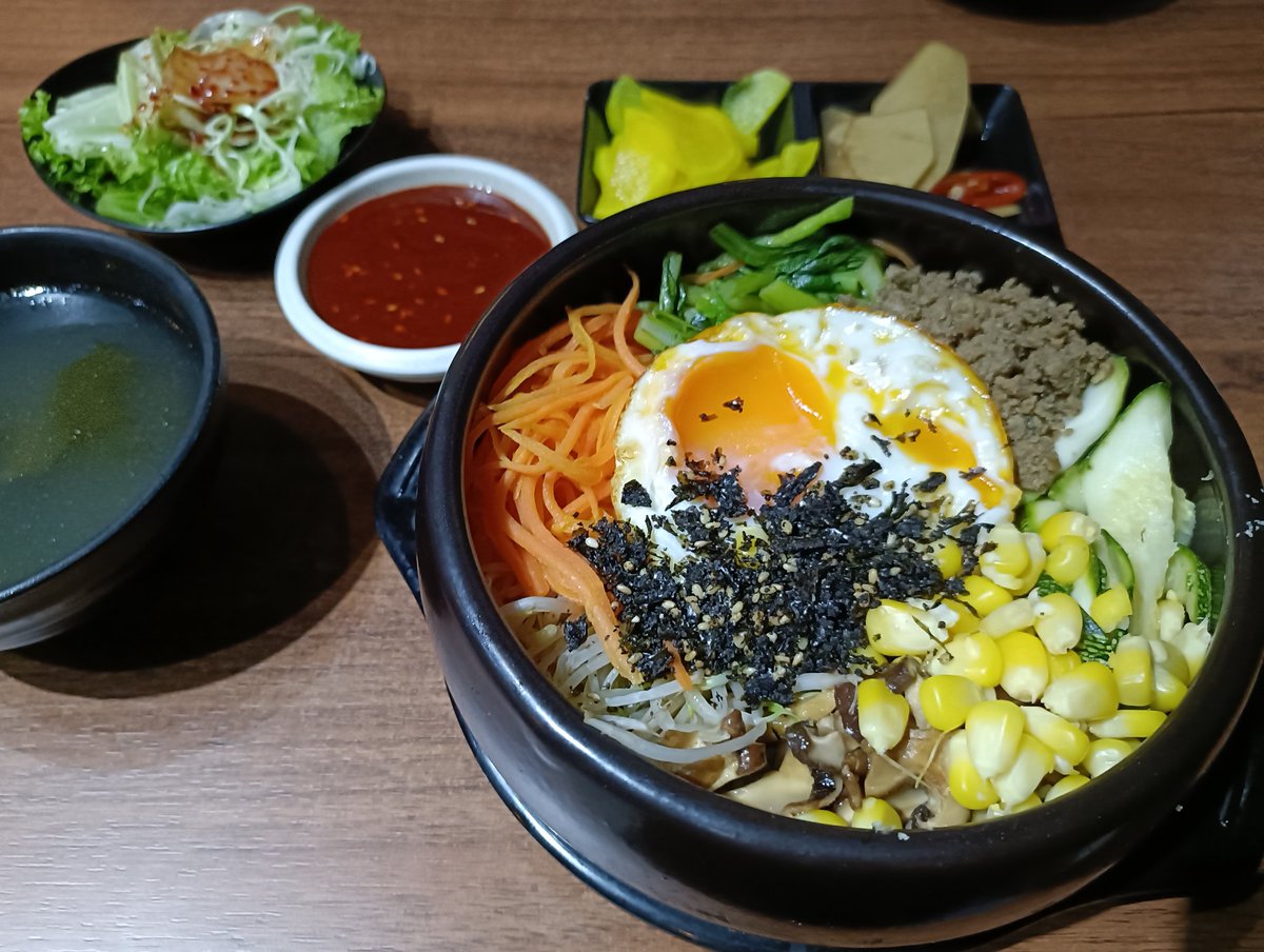 Netflixで白のスプーン黒のスプーンってのを見てたら韓国料理食べたくなったんですビビンパ食べきた。
明日から仕事ですわー
金曜日なんで気は楽