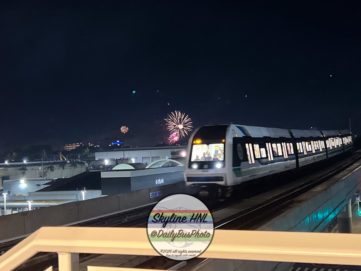 DailyBusPhoto's tweet photo. Skyline - Kahauiki Kalihi Transit Center Station (Unit 01) approaching the Hōʻaeʻae West Loch Station.

#Photograghy #PublicTransit #Transit #SkylineHNL #RideTheSky #DriverlessMetro #Hitachi #Hawaii #Honolulu #Oahu #nye2025 https://t.co/OCA1uEHJpf