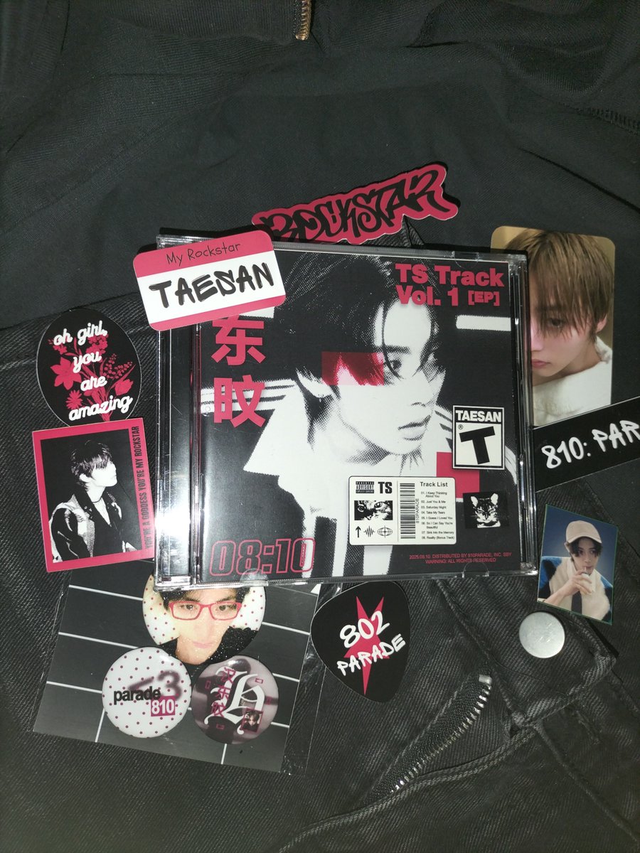 scarapusi's tweet photo. Happy mail from @810PARADE 🎸⭐ https://t.co/3ARttpX395