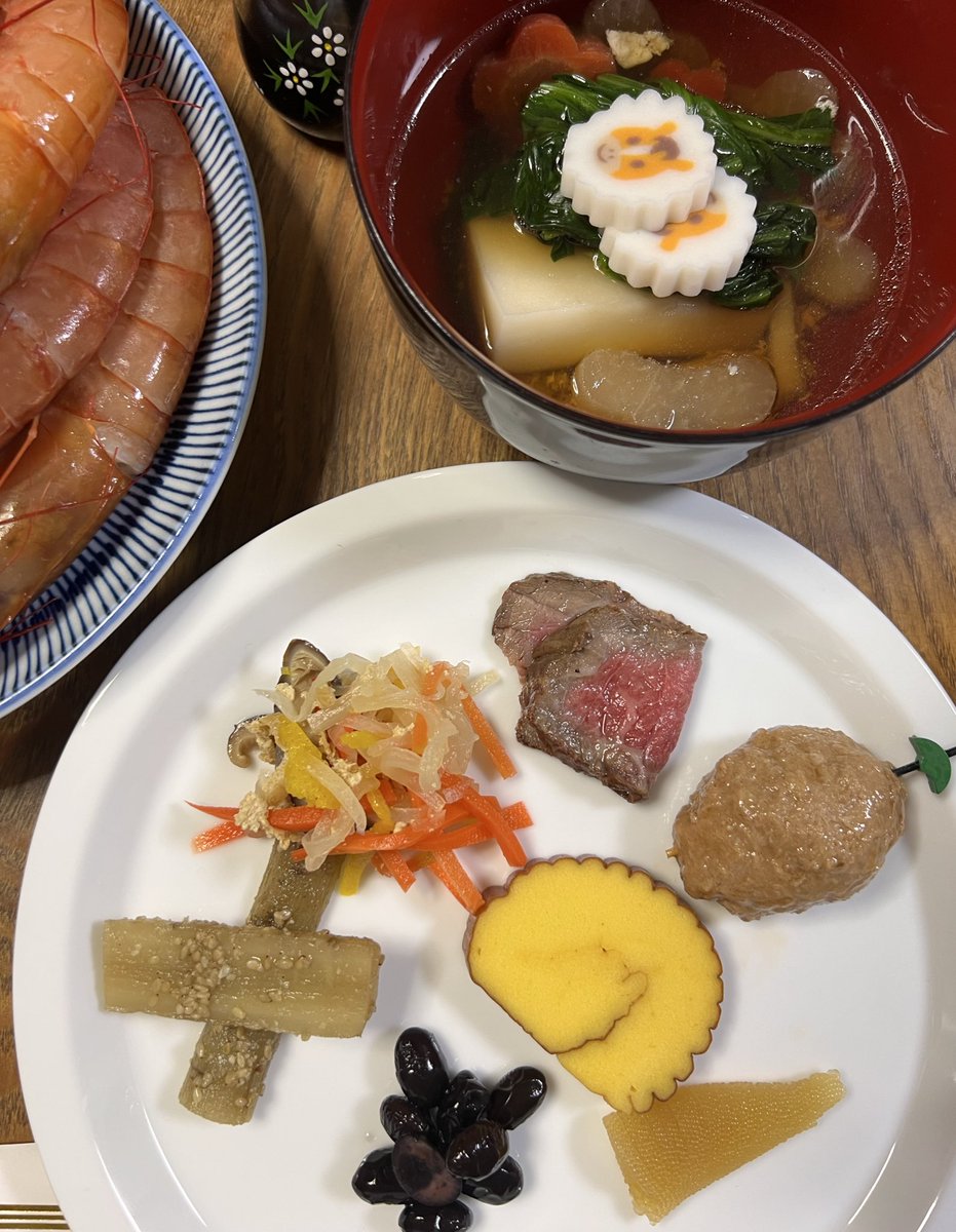 改めて明けましておめでとうございます

今年こそはちゃんと勉強したいし、足の調子が良くなったら一昨年くらいの距離をウォーキングしたい

ライブと動物園に元気に通えるようにするぞー！

3月のライブみんなたちよろしくです🫶

 #お節メモ 2026

今年は五色なますがとても良い出来でした。