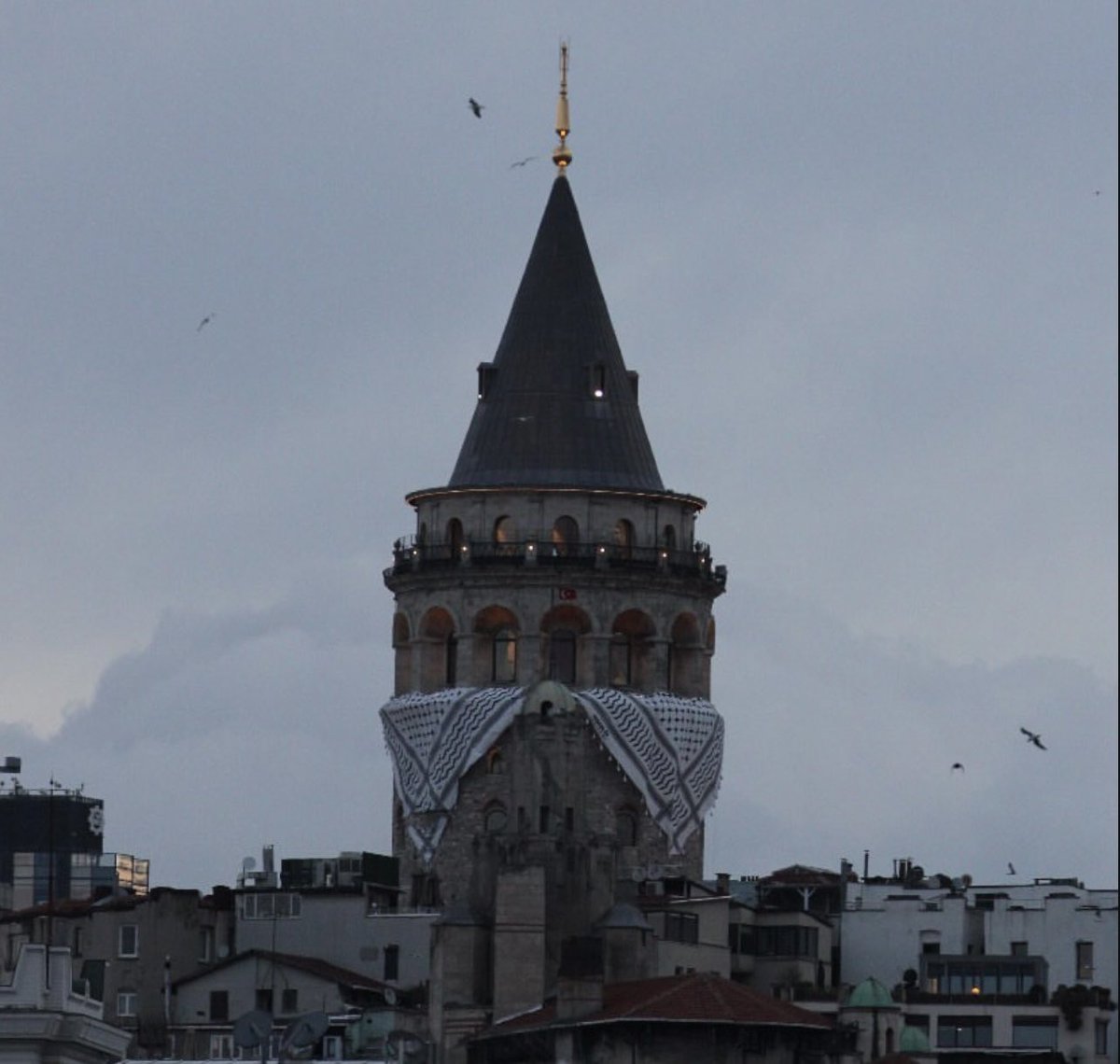 |Yazgının rengi koyu gelebilir ama boyayanı unutma..🕊️
