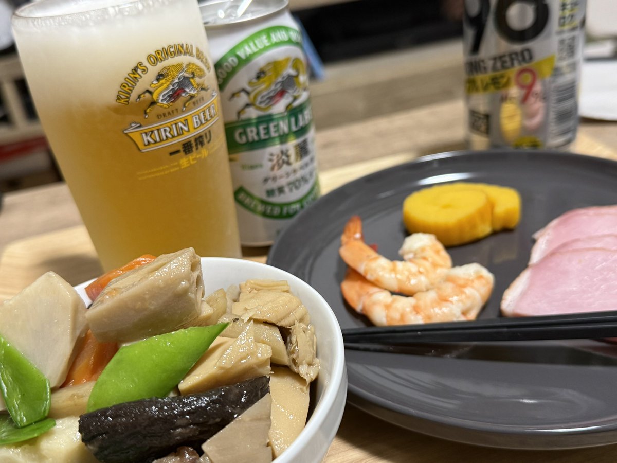 毎年元旦は実家で兄の息子を皆で愛でる日😌しかし此奴はいつまでうちのことをおばさんと呼ぶのだ…おじさんだろせめて。

そして何故かノンアルしか用意されてなかったので速やかに余物を回収し帰宅したあとはこうして一人で始めるのです💁‍♀️🍺

皆さん今年もよろしくね