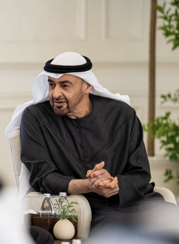 يبلغ محمد بن زايد من العمر 62 عاماً
وعمر دولة الإمارات الحقيقي هو 52 عاماً.

ماذا كانت جنسية محمد بن زايد
عندما كان دون العاشرة من العمر؟