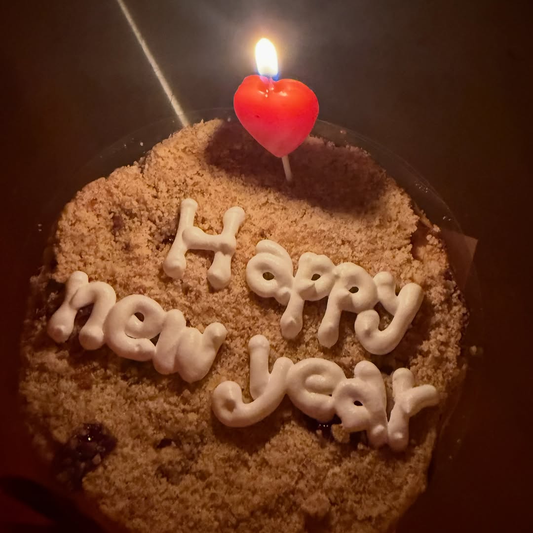 lightbreaksout's tweet image. 2026년 시작! 덕질이라는 것도 쉽지않네 
 허무함에 잠식되어 시작조차 버거워하는 마음을 올해부터 천천히 버릴 수 있기를