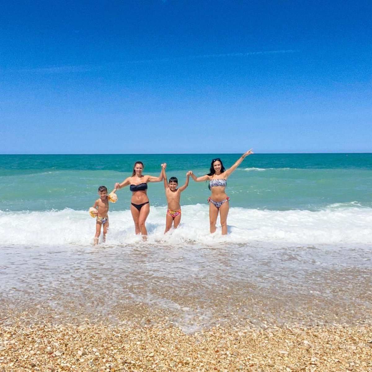 Il nuovo anno inizia pensando all’estate.  Oggi è il 1° gennaio 2026
e al Centro Vacanze 
siamo già pronti a tornare a ciò che conta davvero:
vivere bene, insieme. Perché l’estate non è solo una stagione.
È uno stato d’animo che vale tutto l’anno. ✨ Buon inizio 2026.