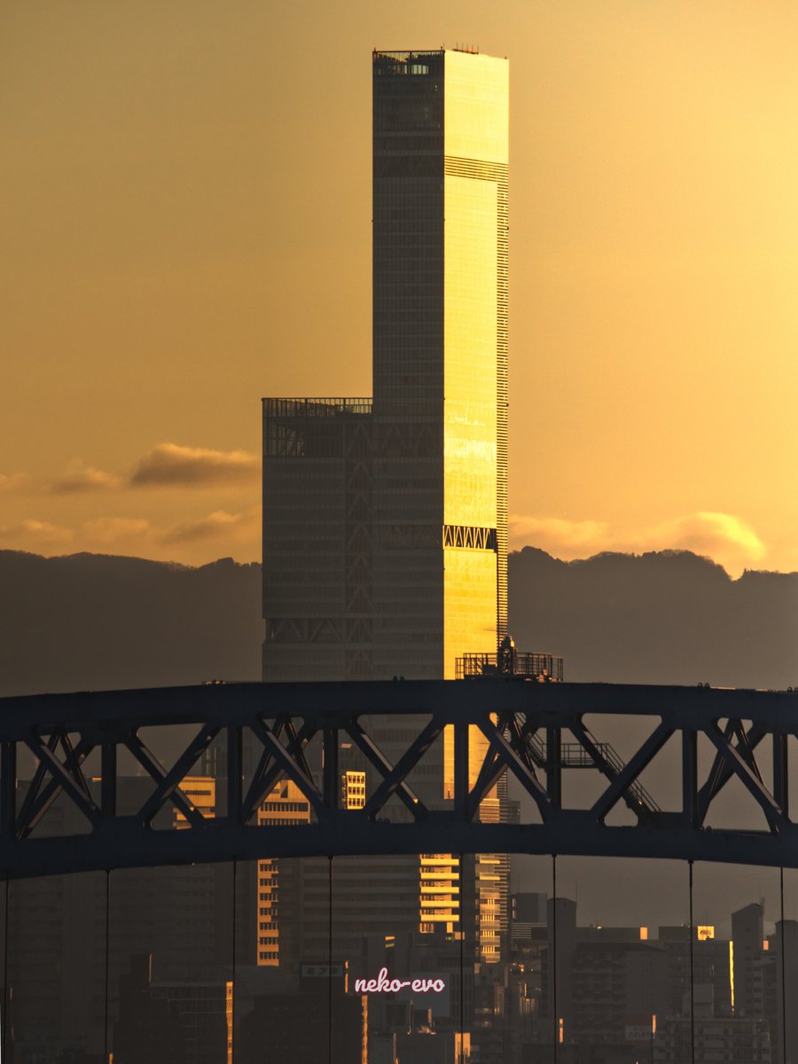 Nukoevolution's tweet image. 2026 元旦
日の出を愛でるあべのハルカス

#初日の出
#初日の出2026
#なみはや大橋
#キリトリセカイ
#SONY
#SIGMA
#α7