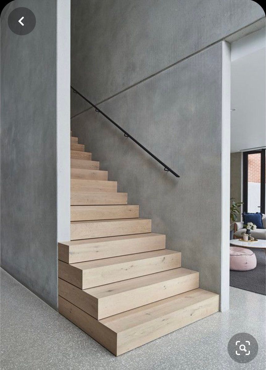 هل الأفضل ترك الدرج مفتوح على كامل الفراغ؟ 🤔
ولا تصميمه داخل مساحة محددة؟

▪️ يخفّف كمية الدرابزين مع الاكتفاء بدرابزين جداري بسيط
▪️ يقلل تسرب التكييف بين الأدوار ويساعد في #ترشيد_الكهرباء
▪️ أقل تكلفة في التنفيذ وأسهل بالتحكم

أحيانًا الدرج المغلق… أذكى وأوفر.