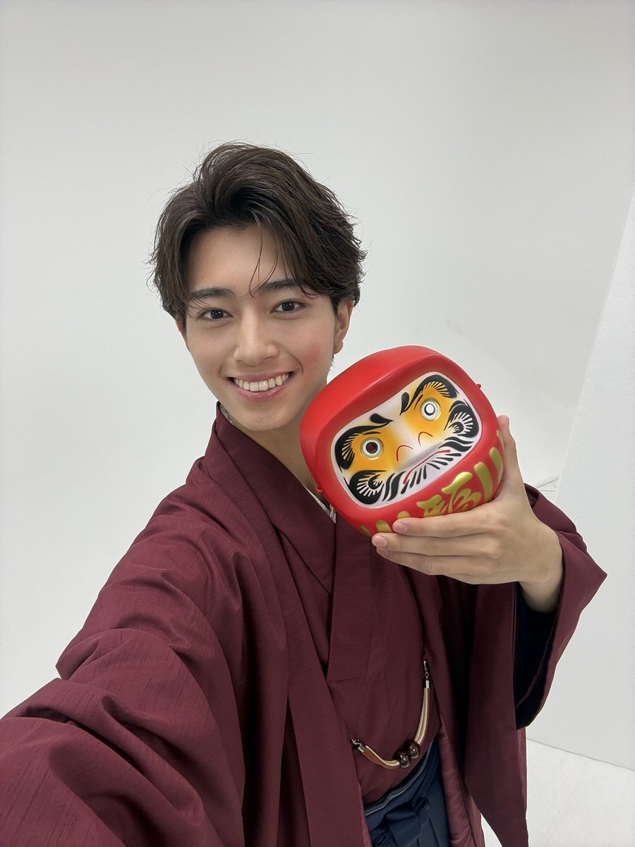 hide_szk7's tweet image. 改めまして、
明けましておめでとうございます🎍⛩🌅

今年は一年間、自分も楽しみつつ、
皆さんを楽しませられるような、
エンターテイナーでいたいなと思います🌟

皆さんもいい一年を過ごせますように🙌
2026年の #鈴木秀脩 もよろしくお願いします🙇‍♂️🐴