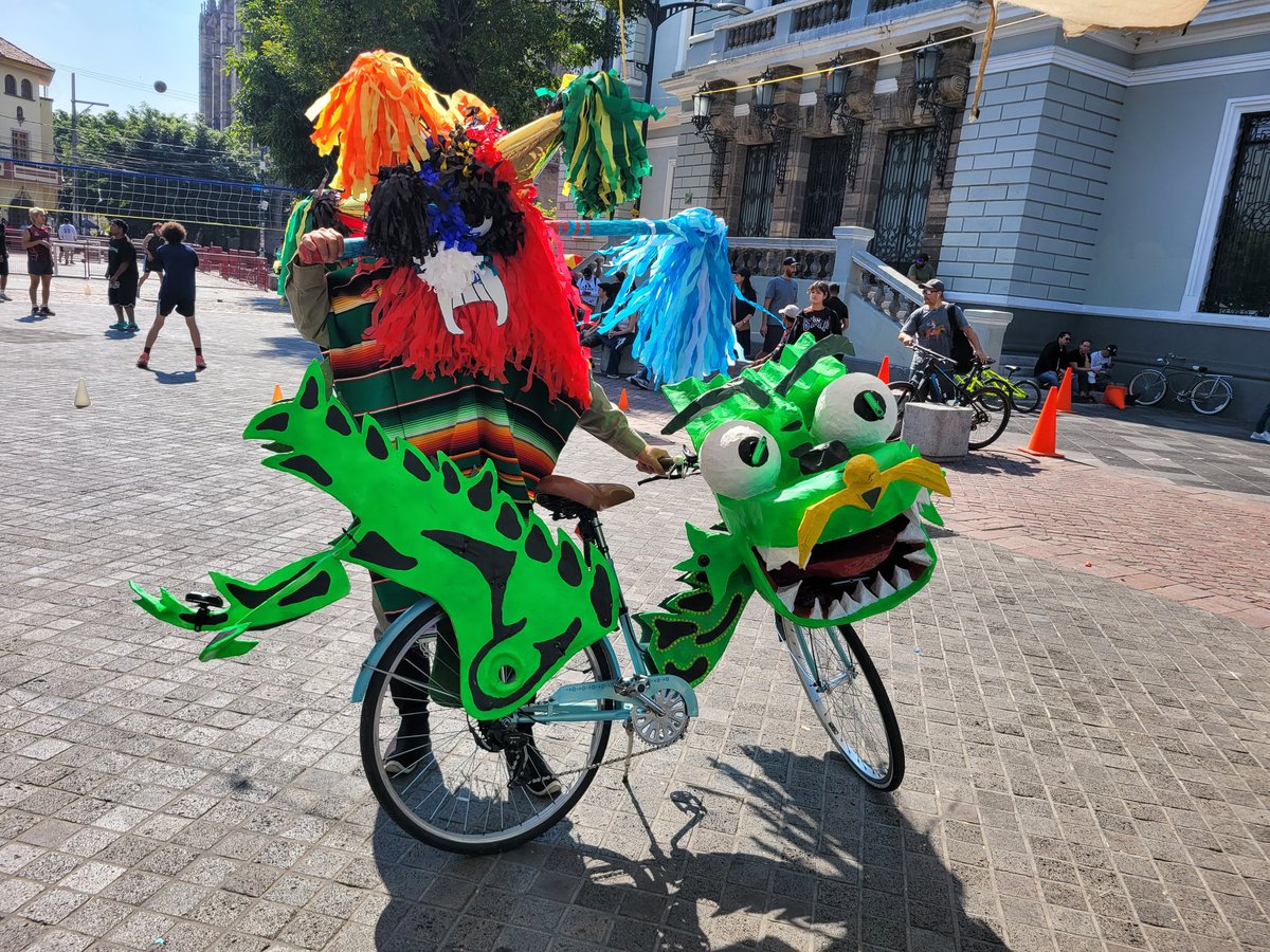 Banmoises's tweet photo. La Piñata Hulapera del 2025 https://t.co/qQuPQkQc8a