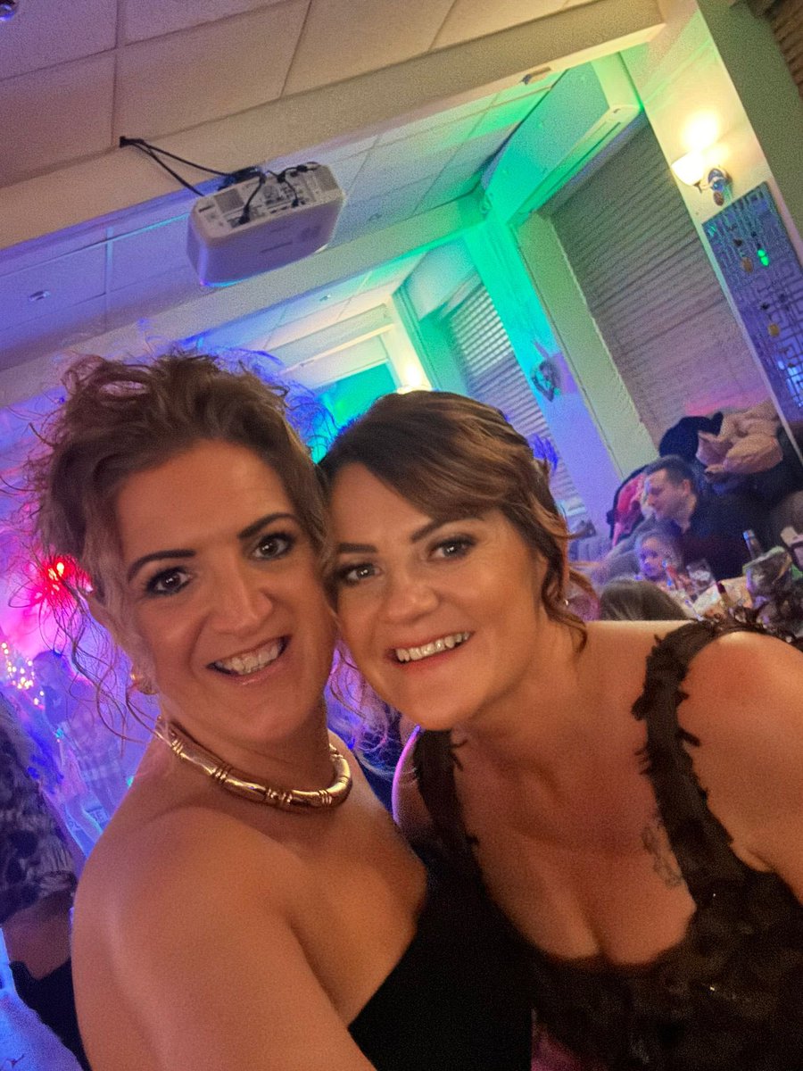 Happy new year everyone 
Here’s to a good one ❤️