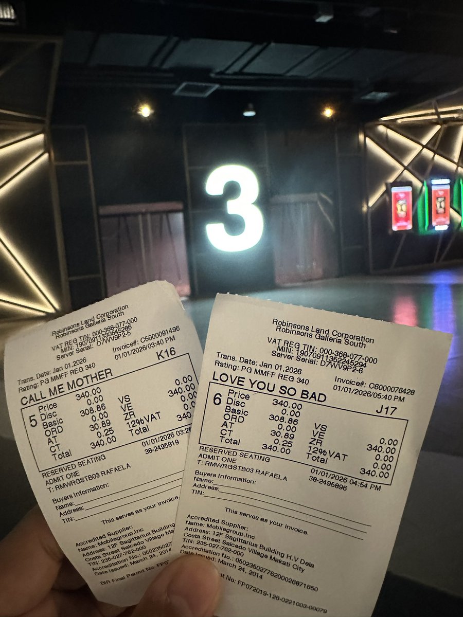 TheUntoldCon's tweet photo. 1/2 Just watched LYSB today dpat 3:20pm Pero di ako umabot. Para di ako mabagot, I rewatched CMM for the 2nd time kasi 5:40 pa ung LYSB!!

But Daaang super nagandahan ako sa LYSB! This photo was fav scene of mine huhu I Love you Vanna and Vic!!! I say deserve ang Nominees!! https://t.co/vYa0F4PRX8