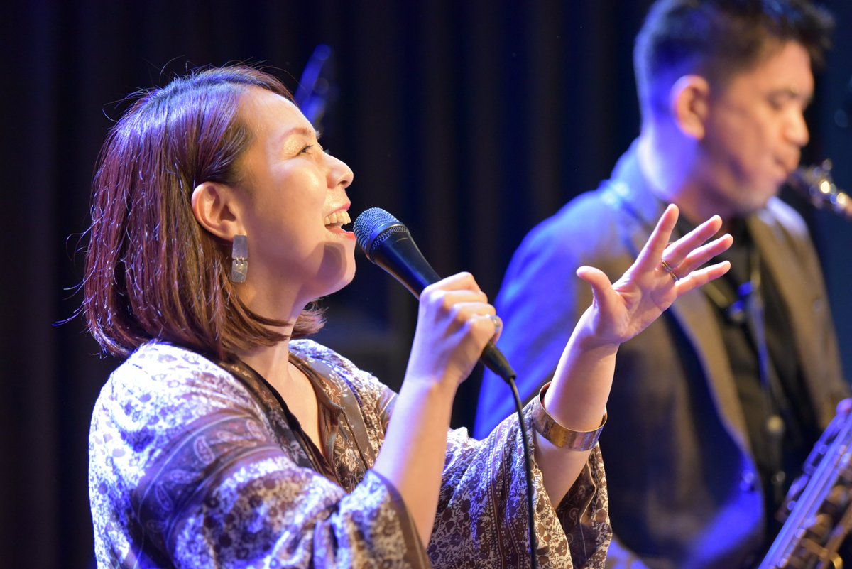 jazzcalabash's tweet photo. ◤Jazzcalabash 2025.11.23 Photo Gallery◢

溝口恵美子
溝口恵美子（vo）河村英樹（ts）後藤浩二（p）

photo by kana

#jazzcalabash #ジャズカラバッシュ https://t.co/uZ8REfsHA2