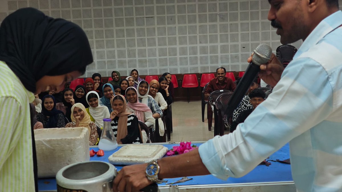 ncsmgoi's tweet photo. Glimpses of fun and engaging moments from the Science Demonstration Lecture, organised by @rscpcalicut, a unit of @ncsmgoi, @MinOfCultureGoI, sparking curiosity and excitement for science, among visitors. ✨

#ScienceDemonstrationLecture #ScienceOutreach #HandsOnScience https://t.co/e6ez96MjUc