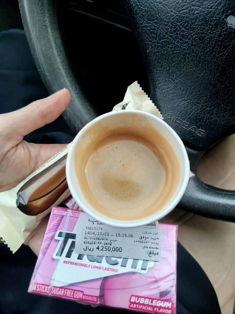 اینا شد ۴۲۵ تومن یعنی یه کارگر که ۱۲ تومن میگیره می‌تونه ۲۸ روز در ماه دو تا آدامس، یه شکلات و یه دبل اسپرسو بگیره :))))