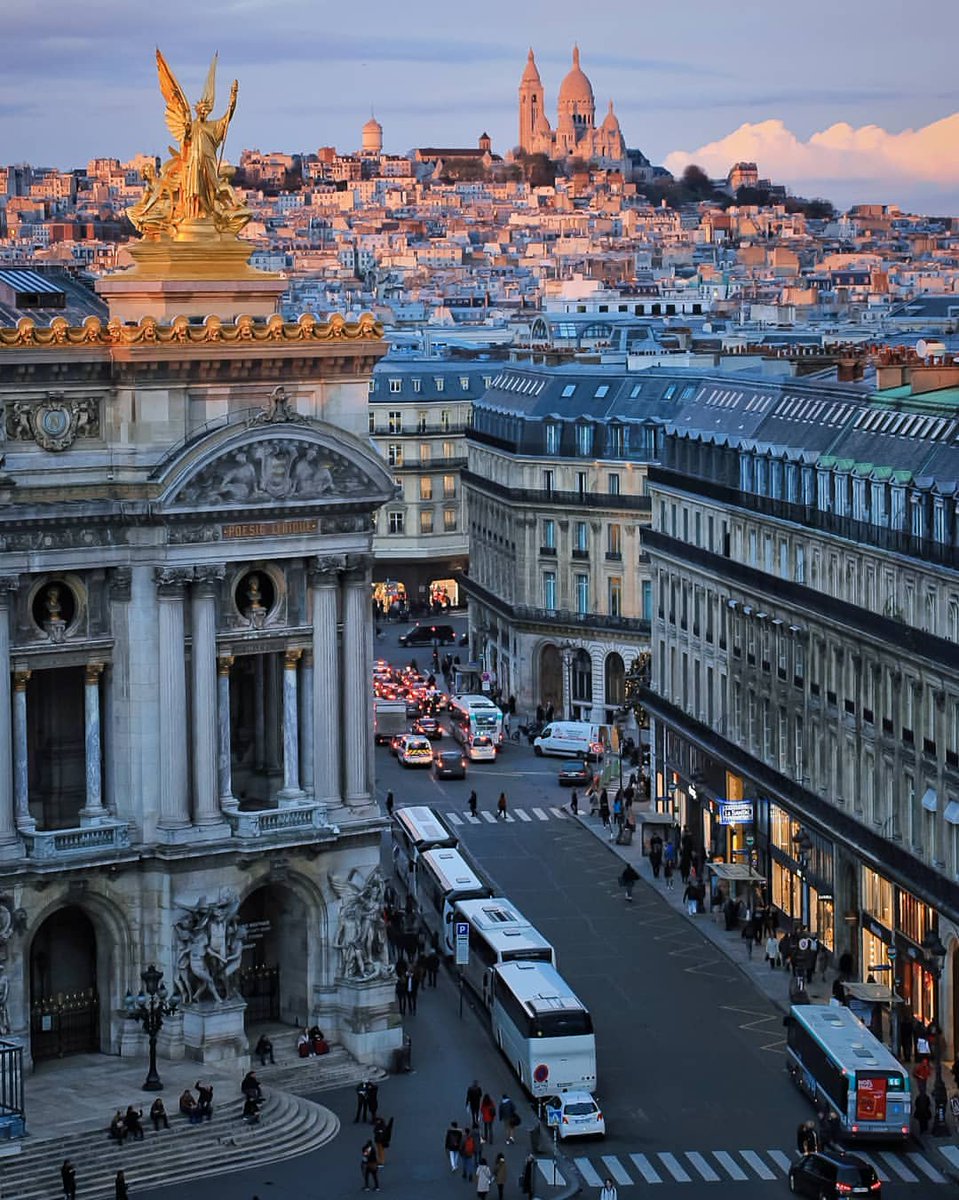 parisvisites's tweet image. Quand l'Opéra Garnier dialogue avec le Sacré-Cœur de #Montmartre... Chut ! Ecoutons !
©carine_ta_legao #Paris 
 paris-visites-guidees.com