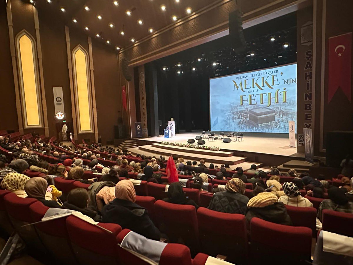 ozvatan_ahmet's tweet image. Gaziantep’te tüm olumsuz hava koşullarına rağmen “Merhametle Gelen Zafer, Mekke’nin Fethi” programımızı büyük bir coşku ve heyecanla icra ettik.

Mekke’nin Fethi; intikamın değil merhametin, zulmün değil adaletin zaferidir. Bugün de aynı ruhla, aynı inançla; şartlar ne olursa…