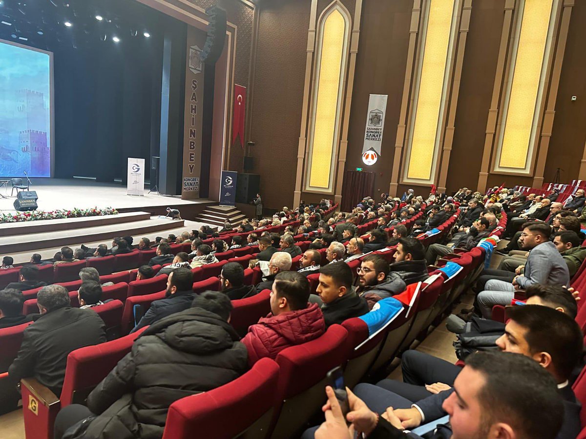 ozvatan_ahmet's tweet image. Gaziantep’te tüm olumsuz hava koşullarına rağmen “Merhametle Gelen Zafer, Mekke’nin Fethi” programımızı büyük bir coşku ve heyecanla icra ettik.

Mekke’nin Fethi; intikamın değil merhametin, zulmün değil adaletin zaferidir. Bugün de aynı ruhla, aynı inançla; şartlar ne olursa…