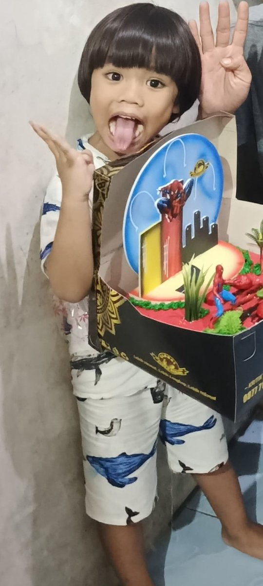 Selamat ulang tahun kesayangan mama,semalem taun baruan nonton kembang api di kalijodo,eh dia sempet ilang,smua panik nyariin di kerumunan ratusan org,tp ahirnya ketemu jg Alhamdulillah, lemes bnget sumpah 😭