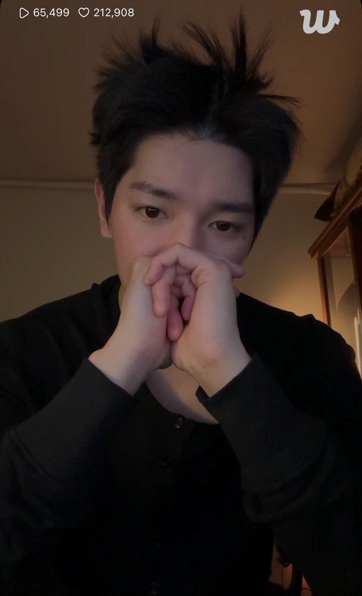 chanixiny's tweet photo. 아 태용님 머리 실환가 진짜 네 누가봐도 지금 일어나신 것 같아요 https://t.co/wcNJWnzjRw
