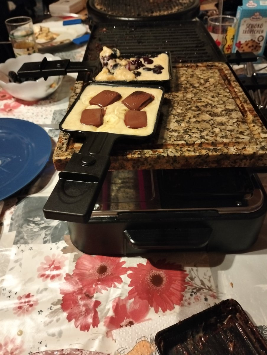 Erstmal noch ein Frohes neues Jahr 🍾
Hoffe ihr habt viel Glück und posetiver Zeit im neuen Jahr 🍀
Ich hoffe ihr seit alle gut rein gekommen?
Ich hatte mit Freunden viel Spass und kam gut rein.
<a href="/Animefen2/">Yozora Tutsuki</a> <a href="/KurroooDesign/">💜《KurroooDesign 》💜</a> <a href="/nephilimscage/">🦇Shiro Azrael Yuki 🦇 @geekworld25</a> <a href="/schaba_/">schaba | catboy vtuber 🐈</a> <a href="/eric_drevis/">Eric Drevis</a> <a href="/riguarmortis/">Mortis</a>