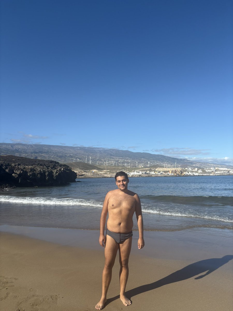 Daavidriveraa's tweet image. Primer baño del año ☀️🥵