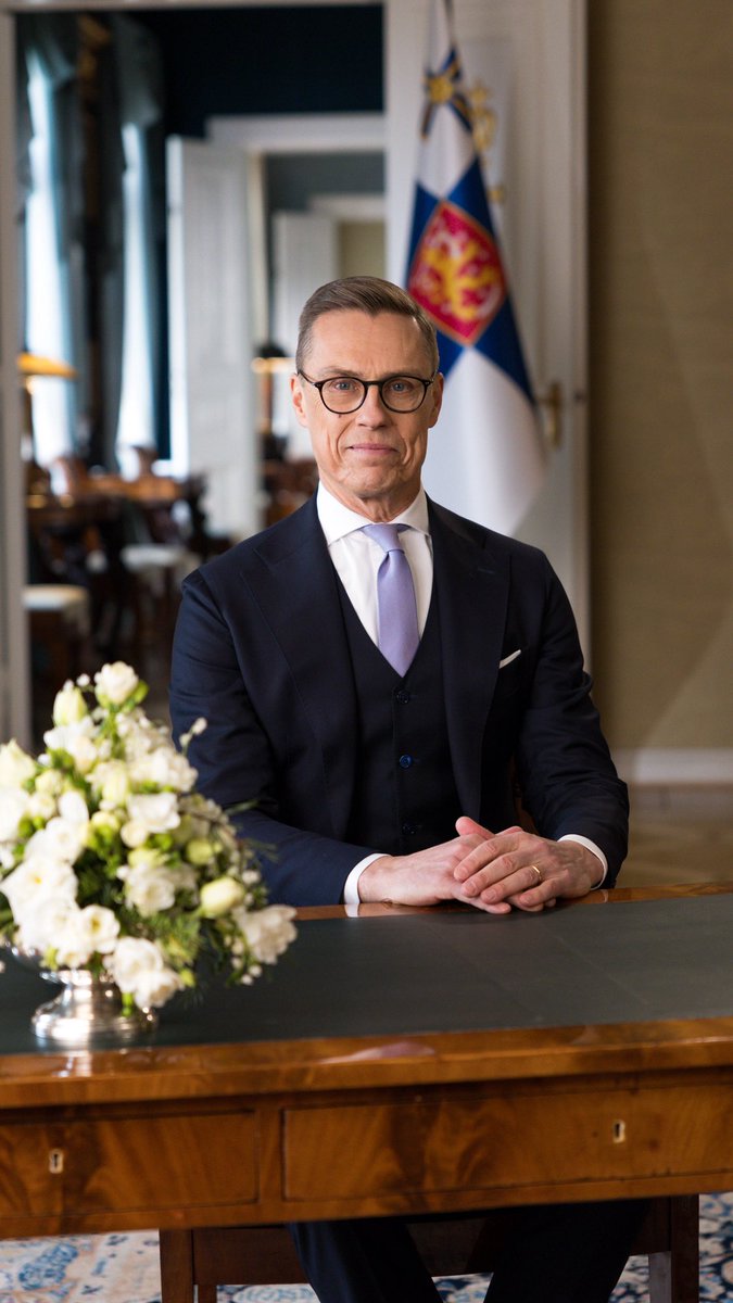 Uudenvuodenpuheessani asetin tulevalle vuodelle kolme tavoitetta: rauhan, kasvun ja välittämisen. 

Olemme pieni, pohjoinen ja sinnikäs kansakunta. Jalat on pidettävä maassa, mutta pää nostettava pystyyn, nähtävä kaunis sininen suomalainen taivas.

Onnellista ja merkityksellistä