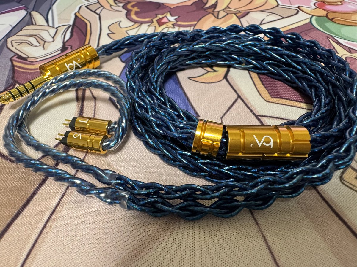 ear_Chaser1968m's tweet photo. 2026年初MNG!!!!!
Hadal MKⅢ 8wire 
新年1日目からゴツい買い物です

Hadal MKⅡという綺麗な青いケーブルへの一目惚れがきっかけでBeat Audioを知ってから遂にここまで来てしまった
eイヤの視聴で64 Audio Nioと合わせた時の音がどうしても忘れられませんでした🥹

#BeatAudio #ポタオデ #eイヤホン https://t.co/XzUauSG1Rq