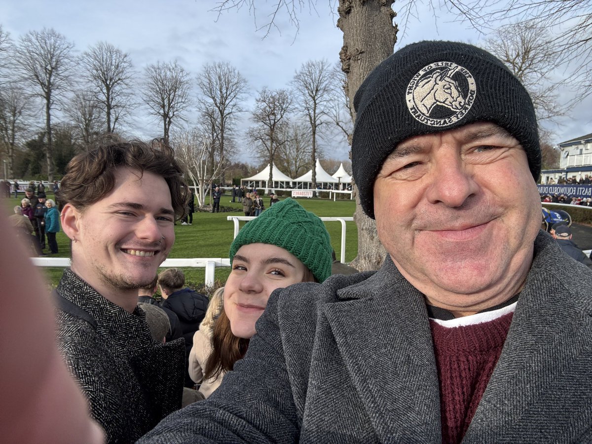RacingWhat's tweet image. Windsor races with daughter and her fiancée 

Thoroughly recommend the place for jumps racing