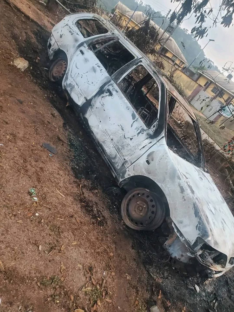 ChinasaNworu's tweet photo. A Yoruba Terrorists group attacked a police station at Owo, Ondo State  last night and many Nigerian media are mute , imagine if this attack was carried  out in South East, the whole Nigerian gutter media will be ablaze with this news headline : “IPOB/ESN  bombed Police station” https://t.co/HaR4yyVrPg
